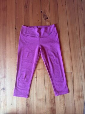 NWOT Nike Pink Cropped Athletic Leggings